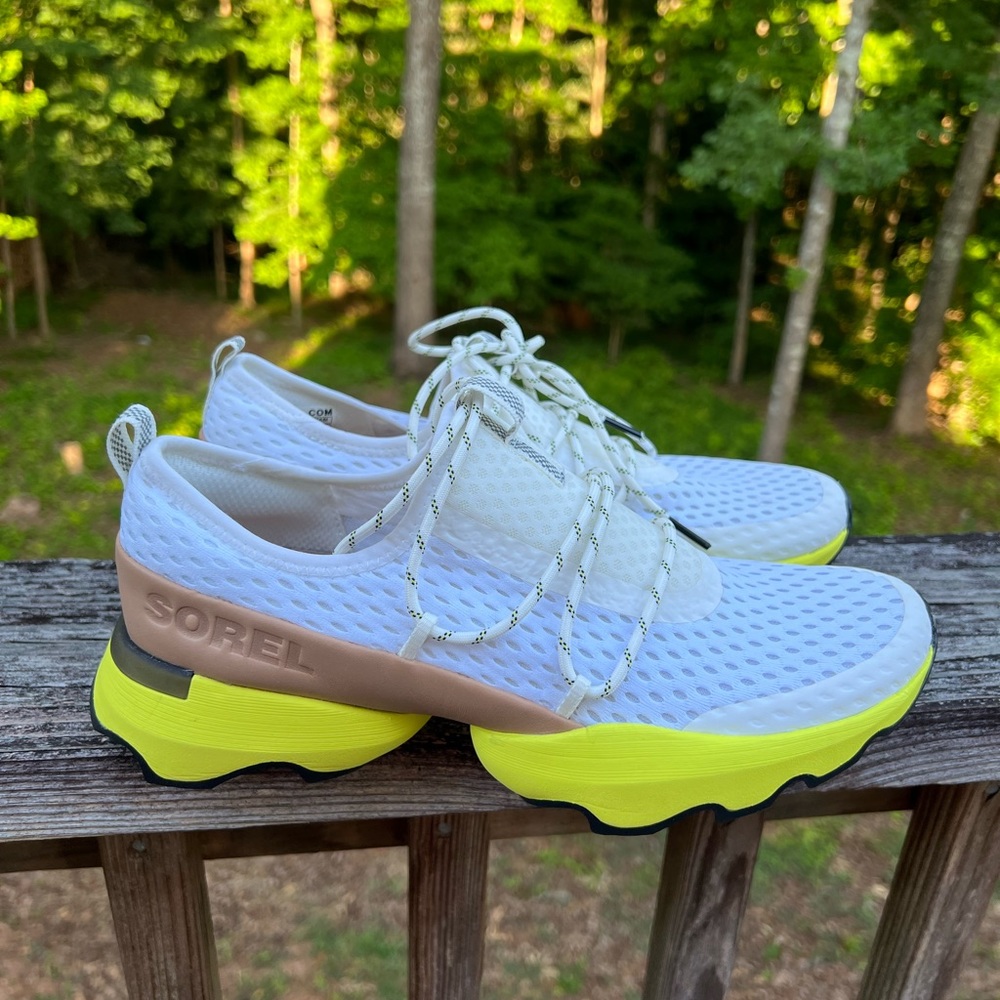 New Sorel  Womens sneaker shoes size9.5